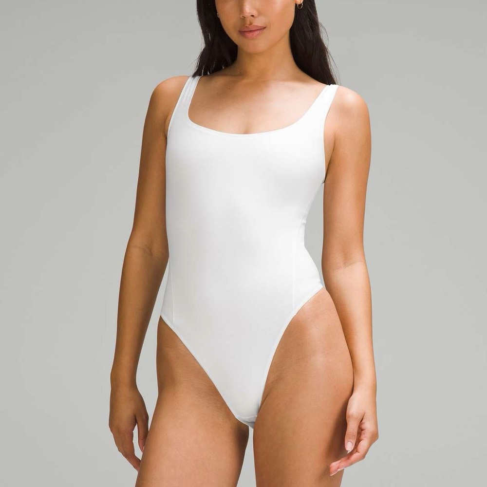 Lululemon Wundermost Ultra-Soft Nulu Square-Neck Sleeveless Bodysuit
Size S